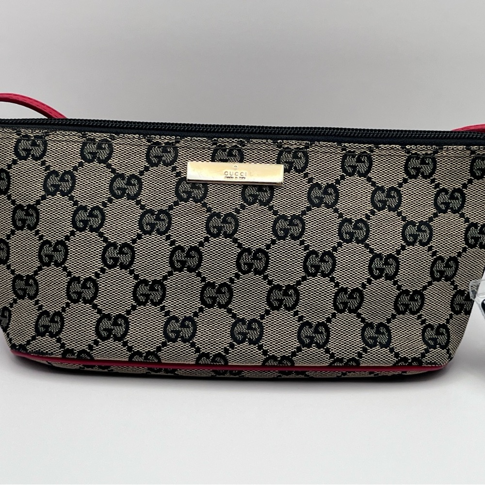 Auth Vintage Gucci Beige GG Canvas Boat Pochette with Red Trim and Gold Plaque